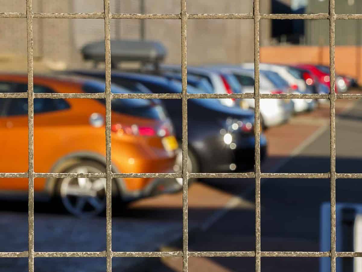 Что делать, если машину эвакуировали: можно ли её продать прямо со штрафстоянки?